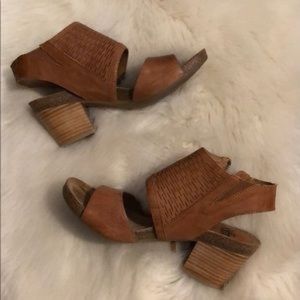 Sofft
Milan Leather Block Heel Sandal